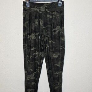 Avia Women's Green Camo Legging, Size S (4-6)